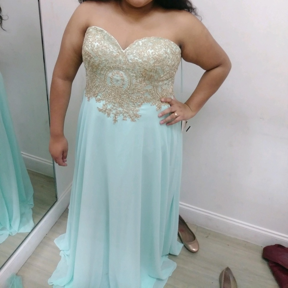 PROM DRESS - Picture 5 of 6